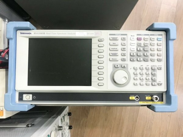 Анализатор спектра реального времени Tektronix RSA3303B (демонстрационный) купить по низкой цене | МАКСПРОФИТ